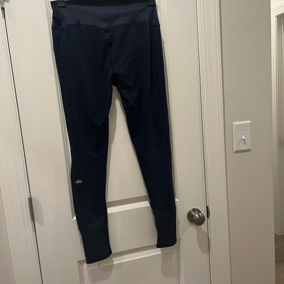 ALO Yoga Alosoft Lounge Rich Navy Heather Leggings - Picture 4 of 5